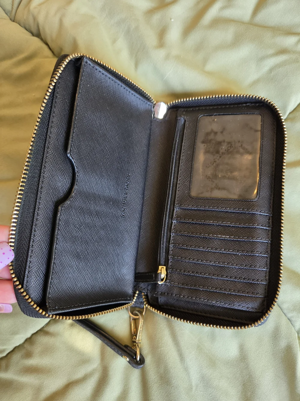 Michael Kors compact zip